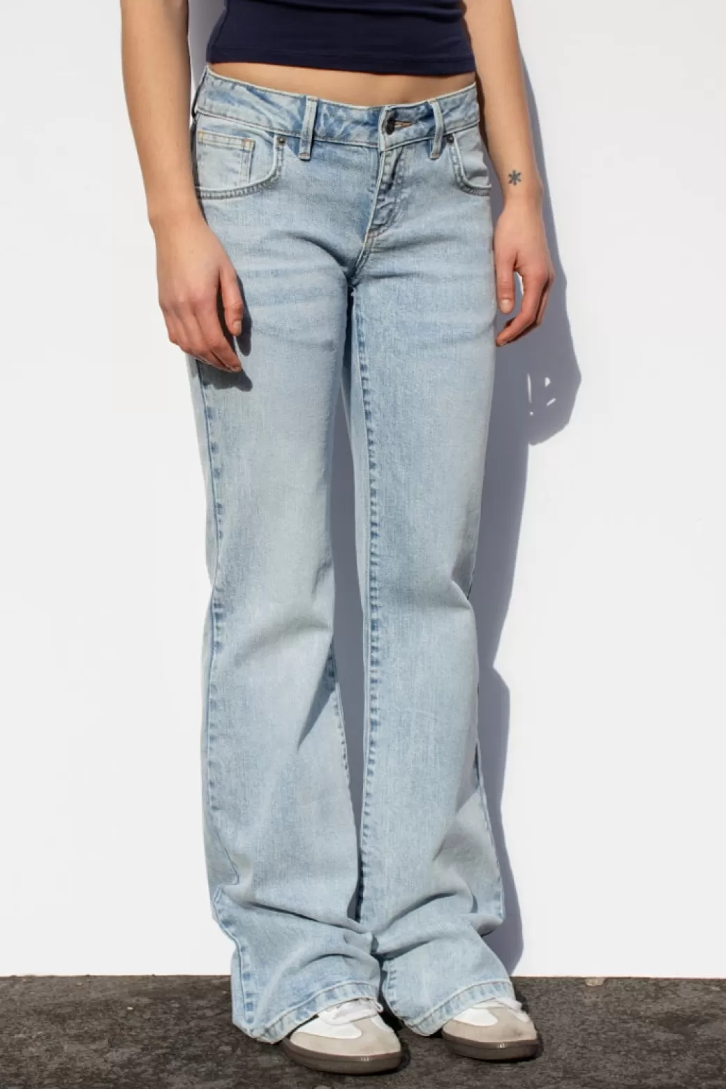 Shop Low waist flared jeans Graphics | Denim